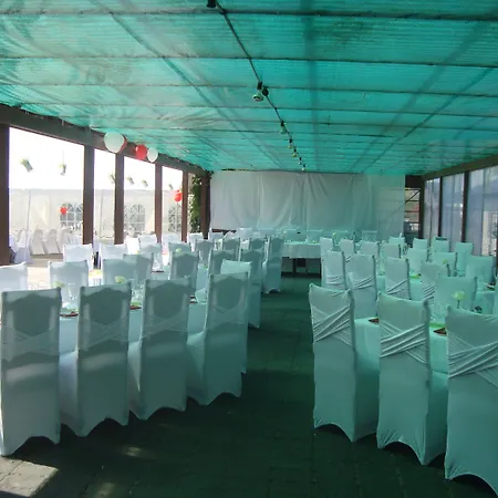 Отель Goldener Hahn 3*